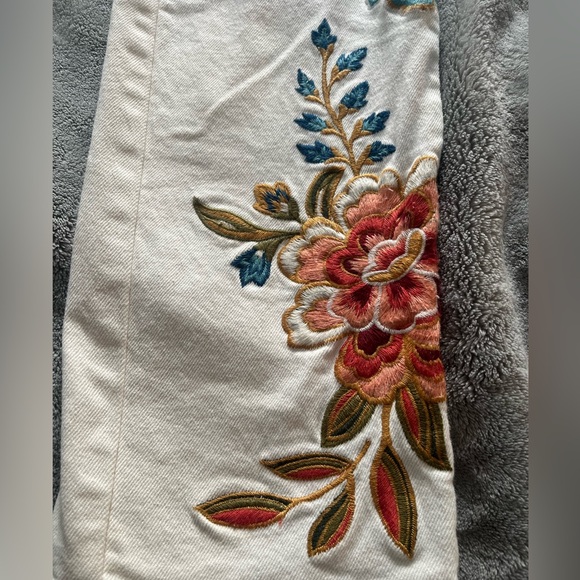 DRIFTWOOD White Jeans with Multicolor Floral Embroidery - Picture 2 of 9